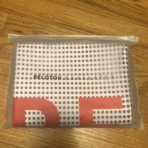 NWT Peloton X Kassatex Microfiber Ombré Dot Yoga Towel Red White